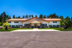 Modern Deadwood Apt with Mountain Views and Grill! Deadwood